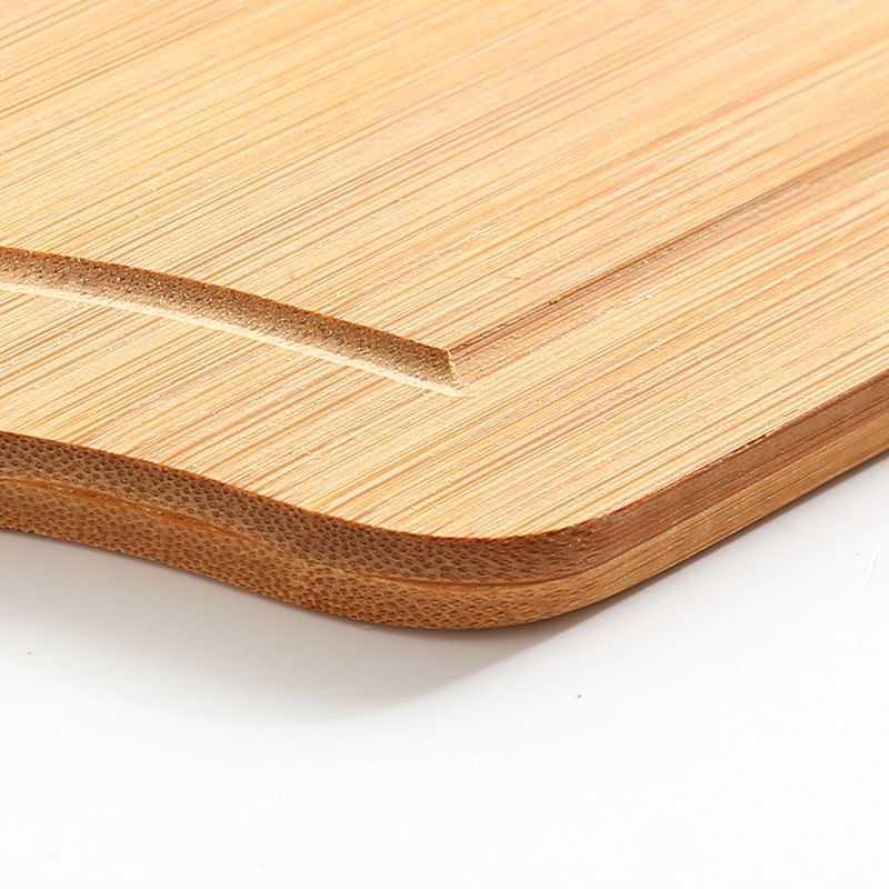 Close-up of bamboo pizza chopping board edge showing smooth finish and layered bamboo fiber texture for durability and style.
